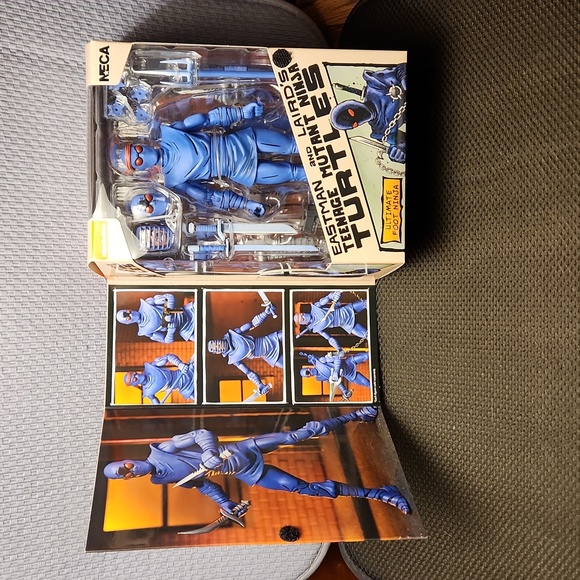 Eastman and Laird's Teenage Mutant Ninja Turtles Ultimate Foot Ninja Figure - Picture 2 of 5